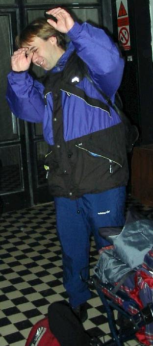 Karel dorazil o pl hodiny pozdji, protoe zaspal, ale fotit se nechce.