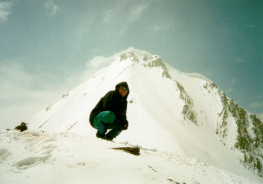 Na vrcholu K1 (~4800), Pamr, v pozad Pik Petrovskho (?)