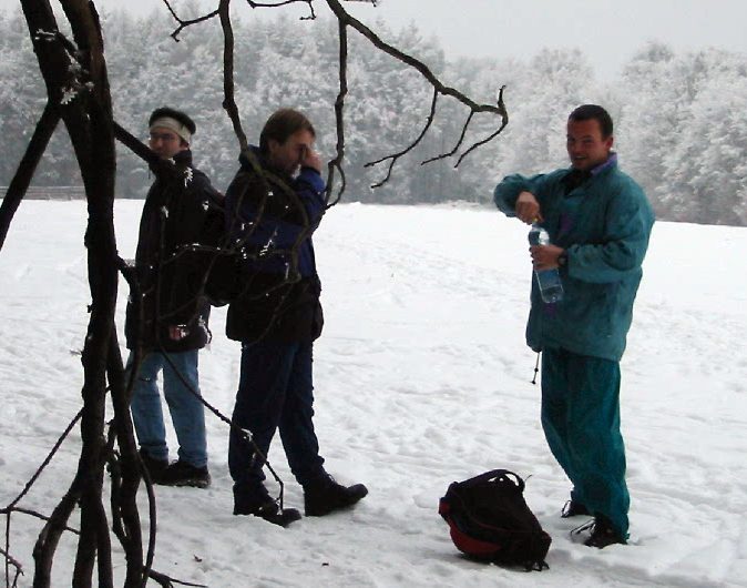 Kousek nad obc ebtn, asi ti kilometry po startu. Zleva Vitskv bratr Martin, Karel zvan Kakof (pvodce cel akce) a j.