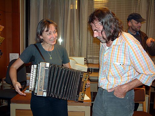 Alena, harmonika, jaksi chlap. Literrn kavrna.