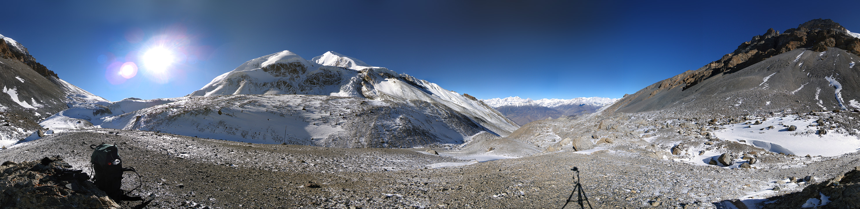 Sestup ze sedla Thorong La do Muktinathu (Annapurna)