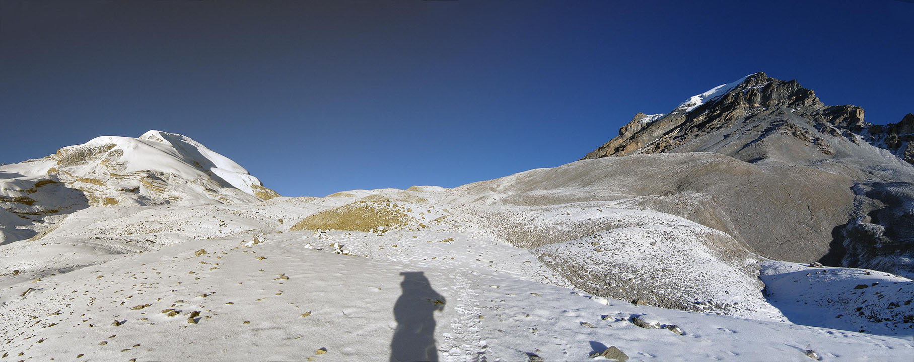Rno na cest do sedla Thorong La (Annapurna, ~5300)