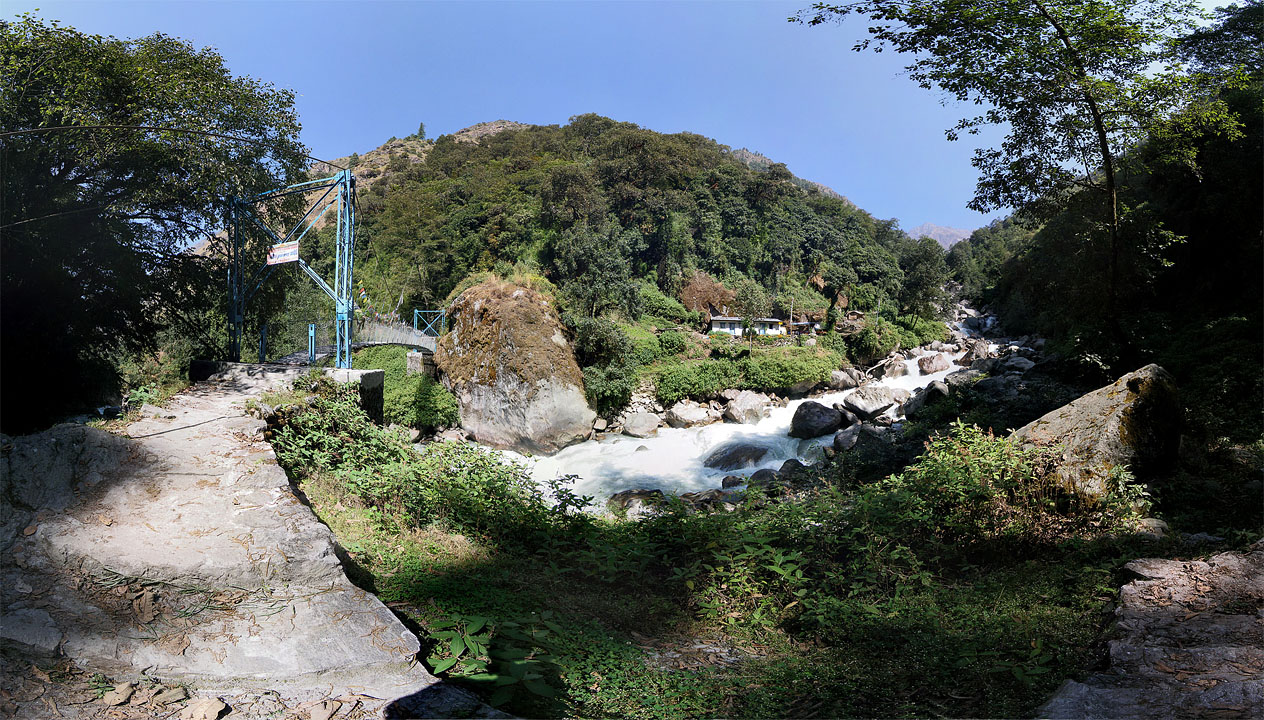 U eky za osadou Bamboo (Langtang)