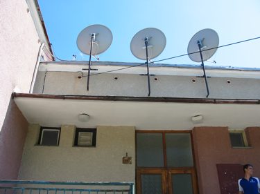 Satelitn zkladna v hospod v Bodinej